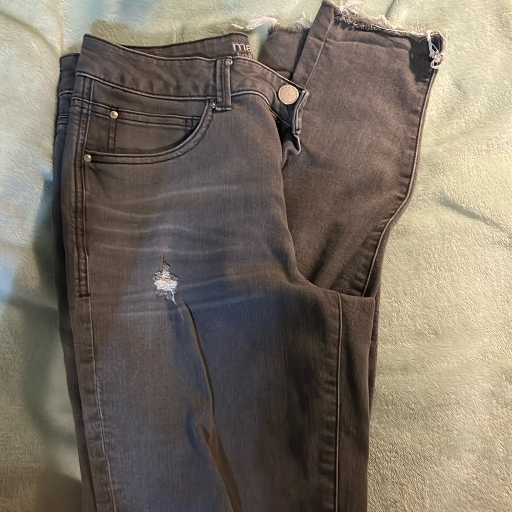 Grey distressed skinny jeans